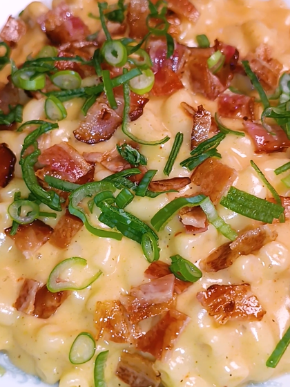 Easy Stovetop Mac and Cheese with Crispy Bacon