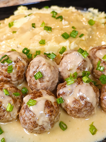 Swedish Meatballs with Creamy Gravy