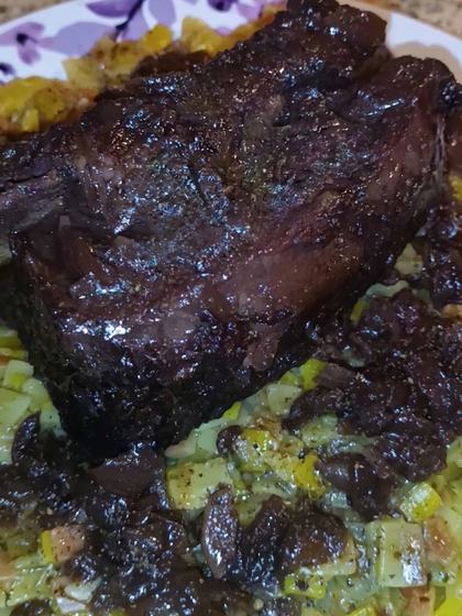 Braised Beef Ribs in Wine Sauce (Krasata Moscharisia Plevra)