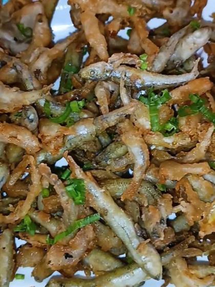 Atherina Pantremeni - Crispy Sand Smelt with Onions